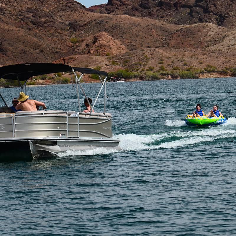 Escape Pontoon Towable Q560