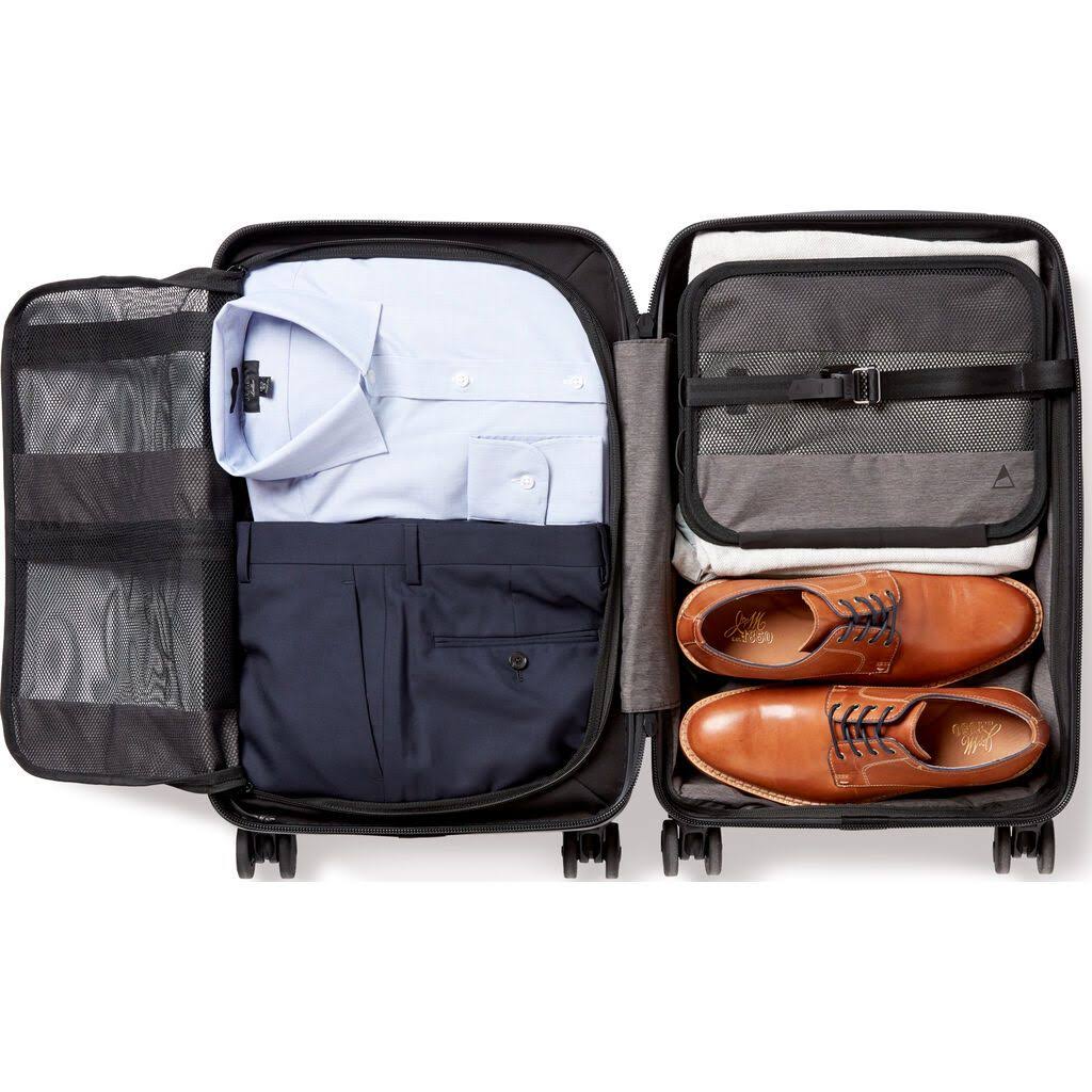 Carry-On Pro Spinning Suitcase J192649