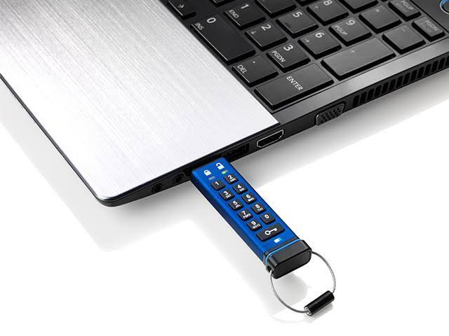 4 GB USB 3.0 encrypted USB flash drive U143