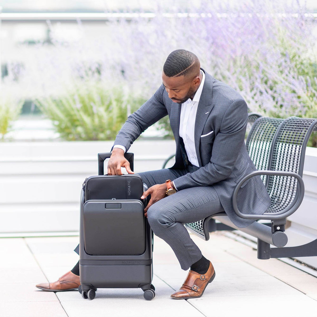 Carry-On Pro Spinning Suitcase J192649
