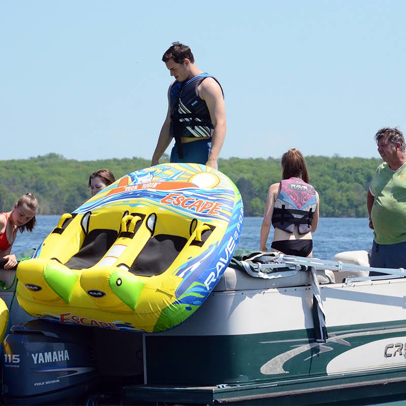 Escape Pontoon Towable Q560