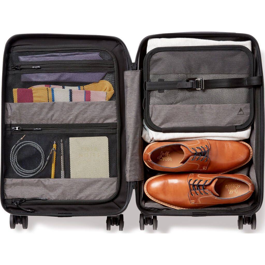 Carry-On Pro Spinning Suitcase J192649