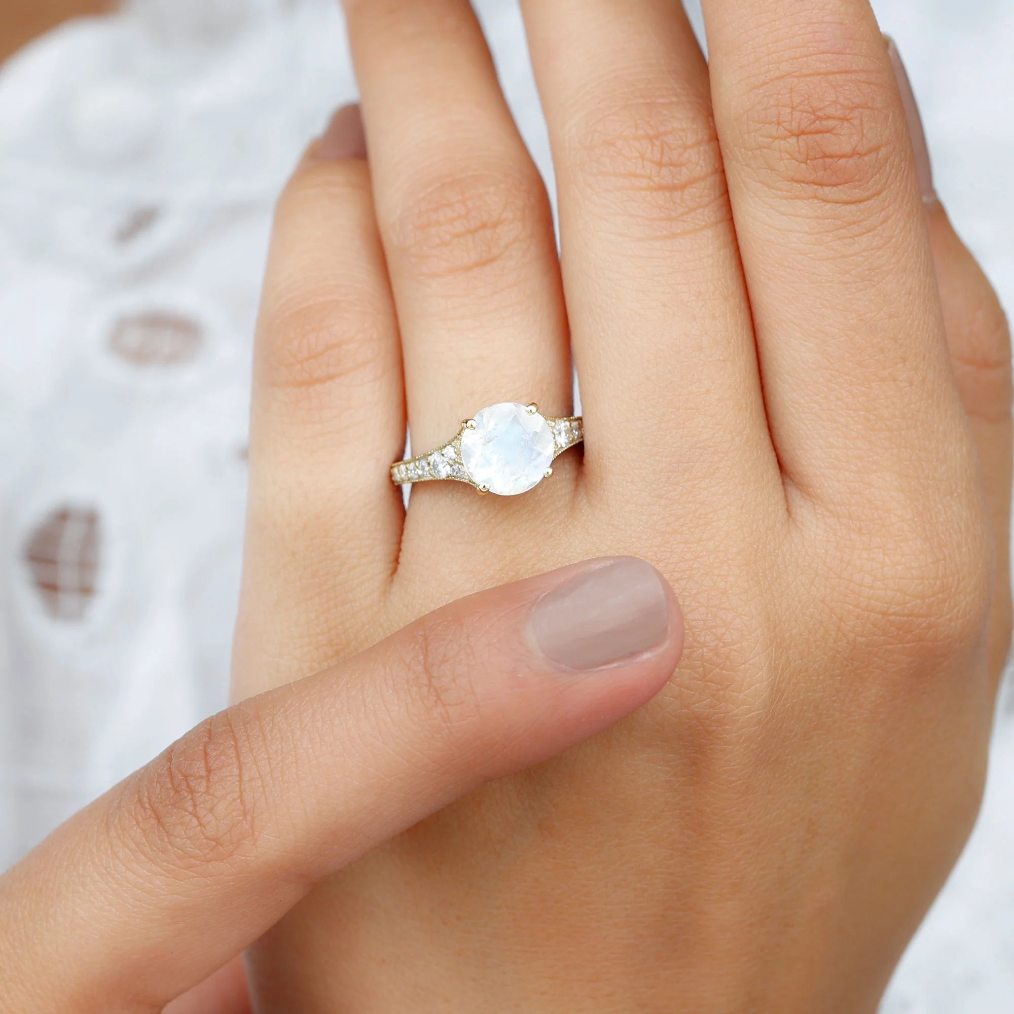14K Yellow Gold Solitaire Ring with Diamond Q839583