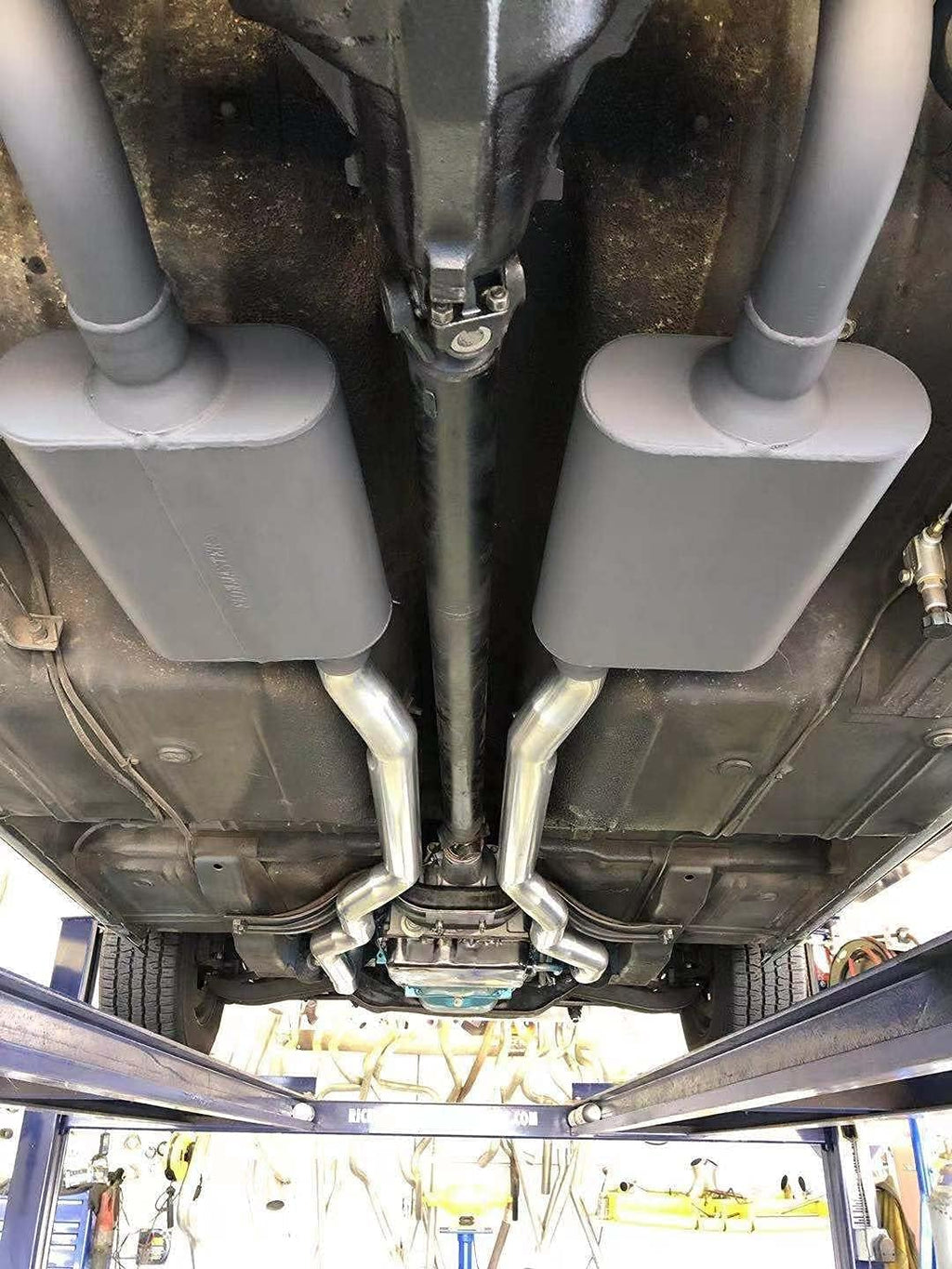Dual Chamber 3 inch inlet/3 inch outlet Performance Automotive Muffler Exhaust Pack of 2 Y207